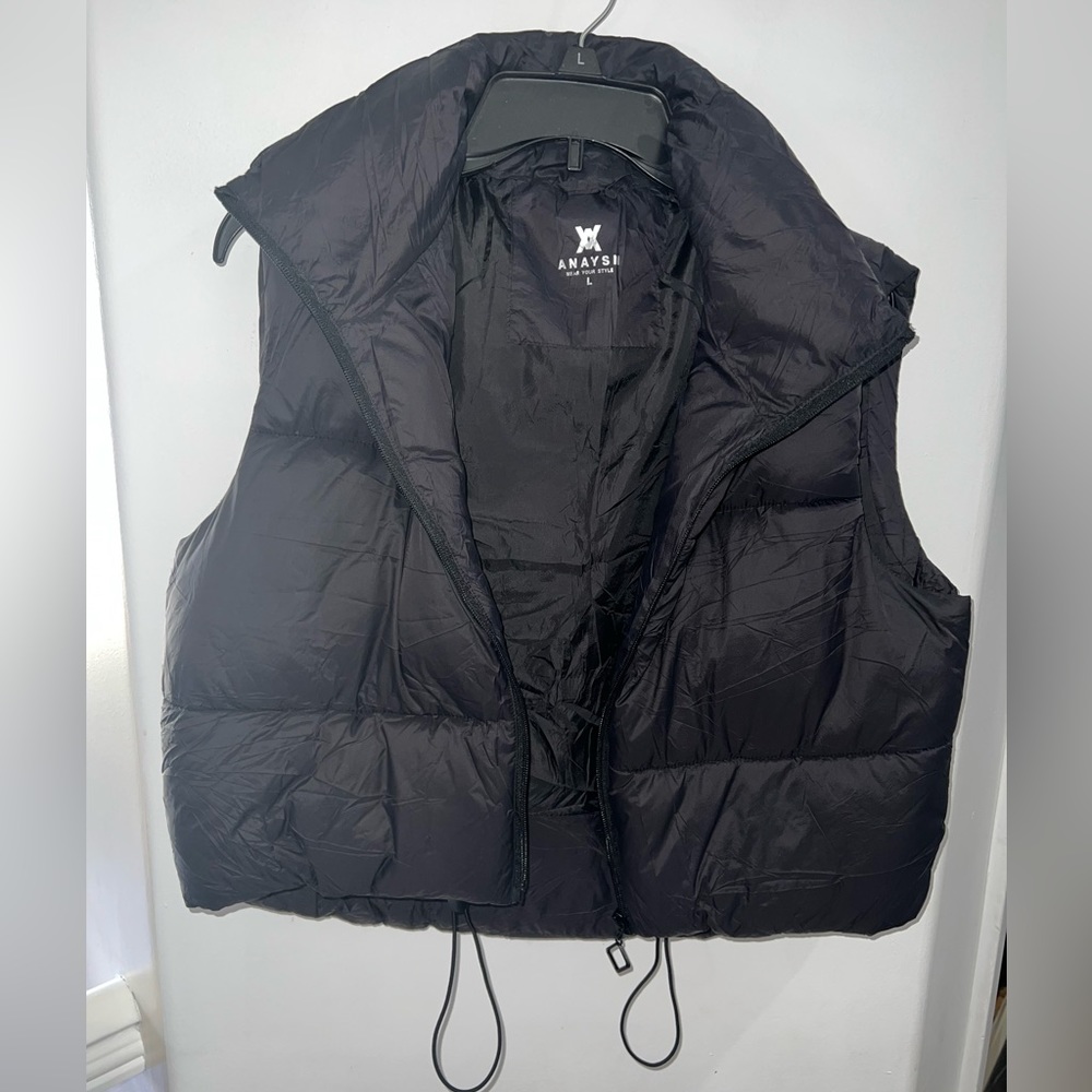 Cropped black puffer vest